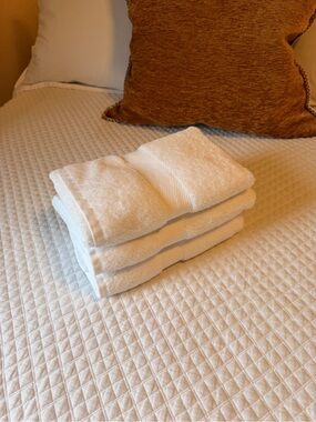 Matouk | Hotel Hand Towels Set of 3